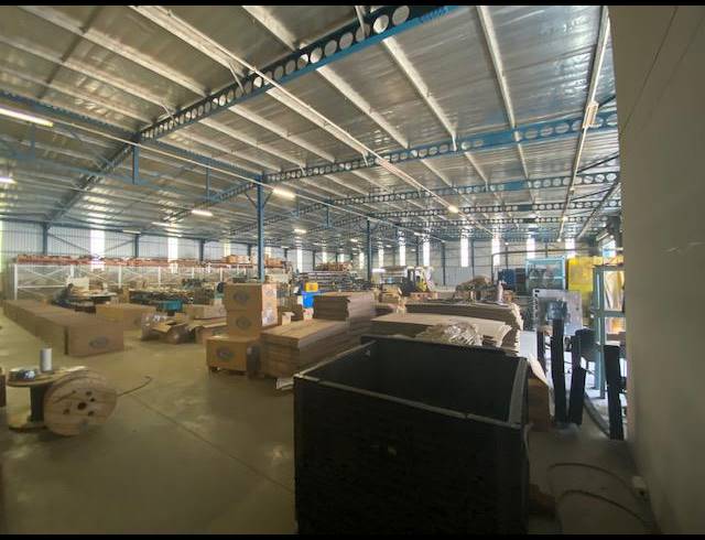 2,493M² WAREHOUSE TO LET IN GLEN ANIL